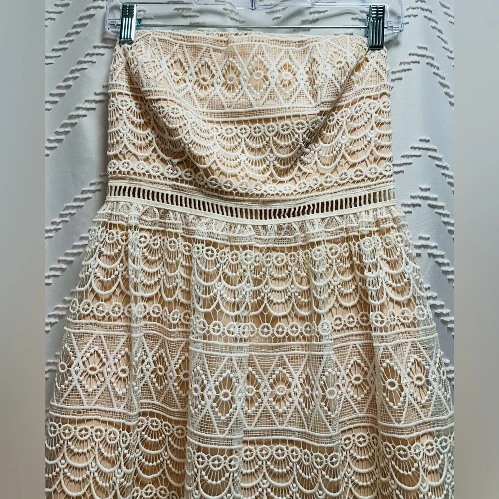 Socialite Lace Strapless Dress Size Small - Picture 2 of 8